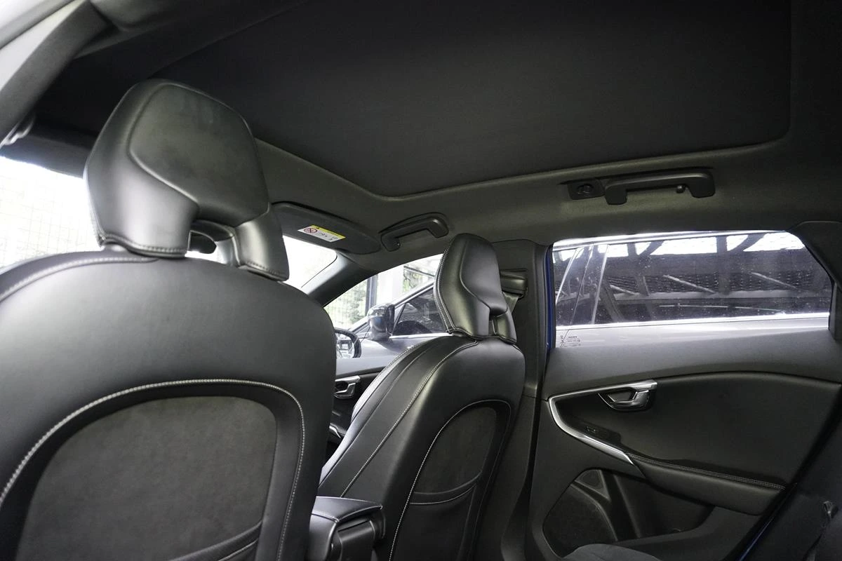 VOLVO V40 2019