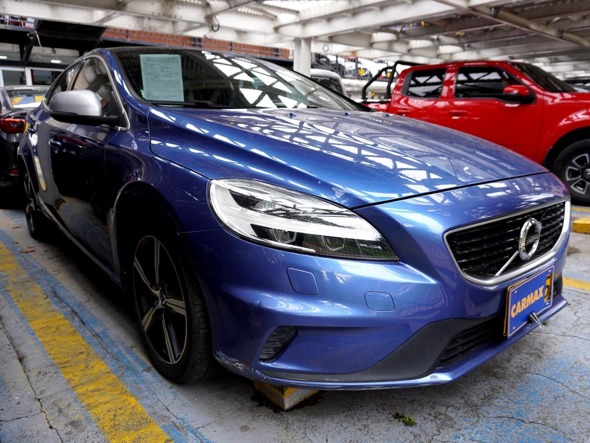VOLVO V40 2019