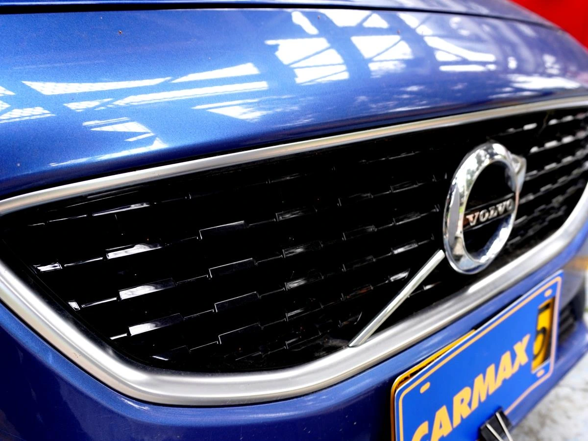 VOLVO V40 2019
