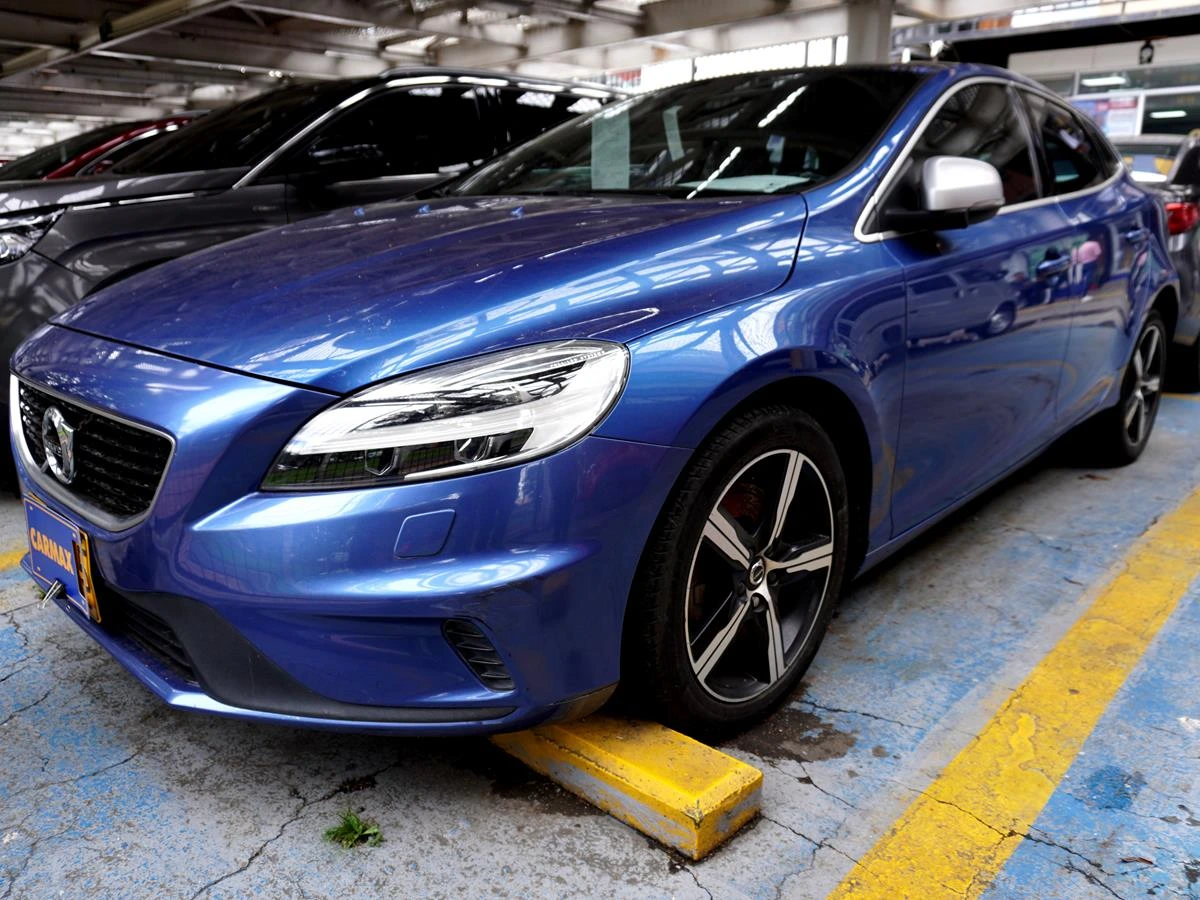 VOLVO V40 2019