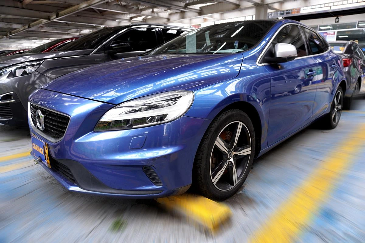 VOLVO V40 2019