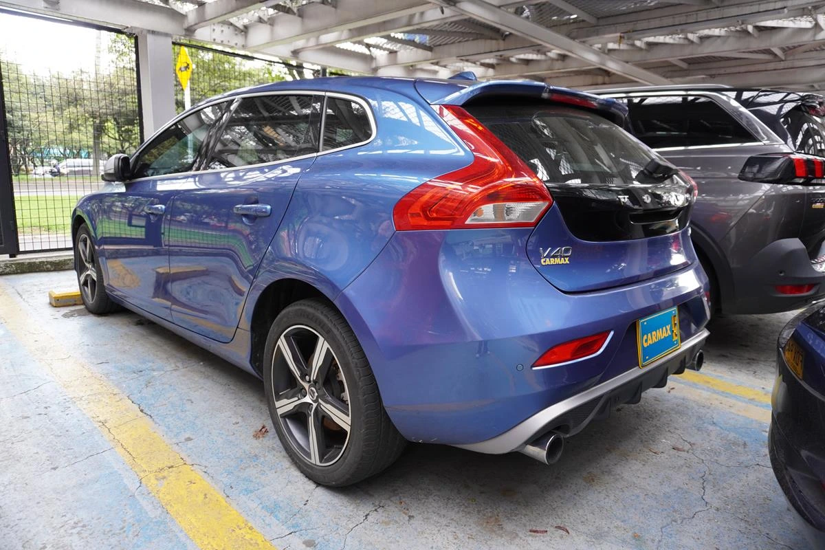 VOLVO V40 2019