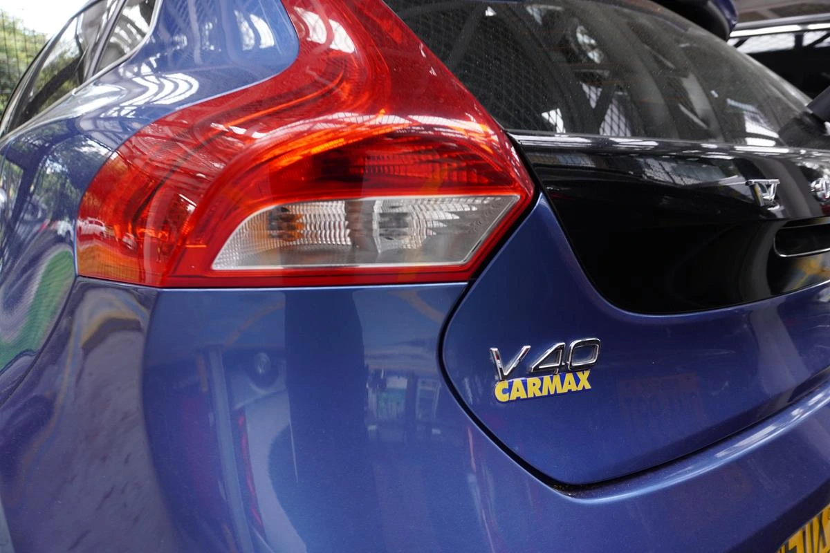 VOLVO V40 2019
