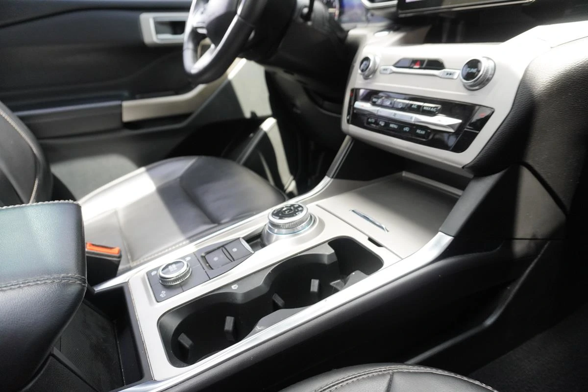 FORD EXPLORER XLT 2023