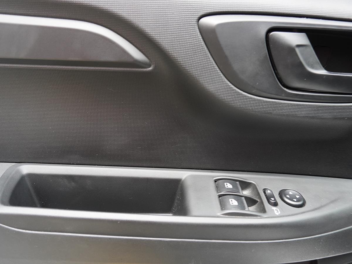 RAM V700 2025