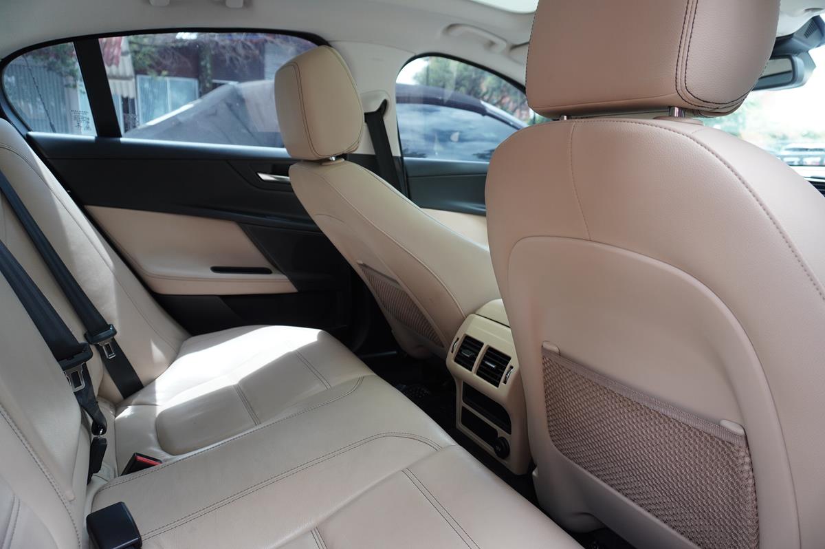 JAGUAR XE 2.0 L PRESTIGE 2017