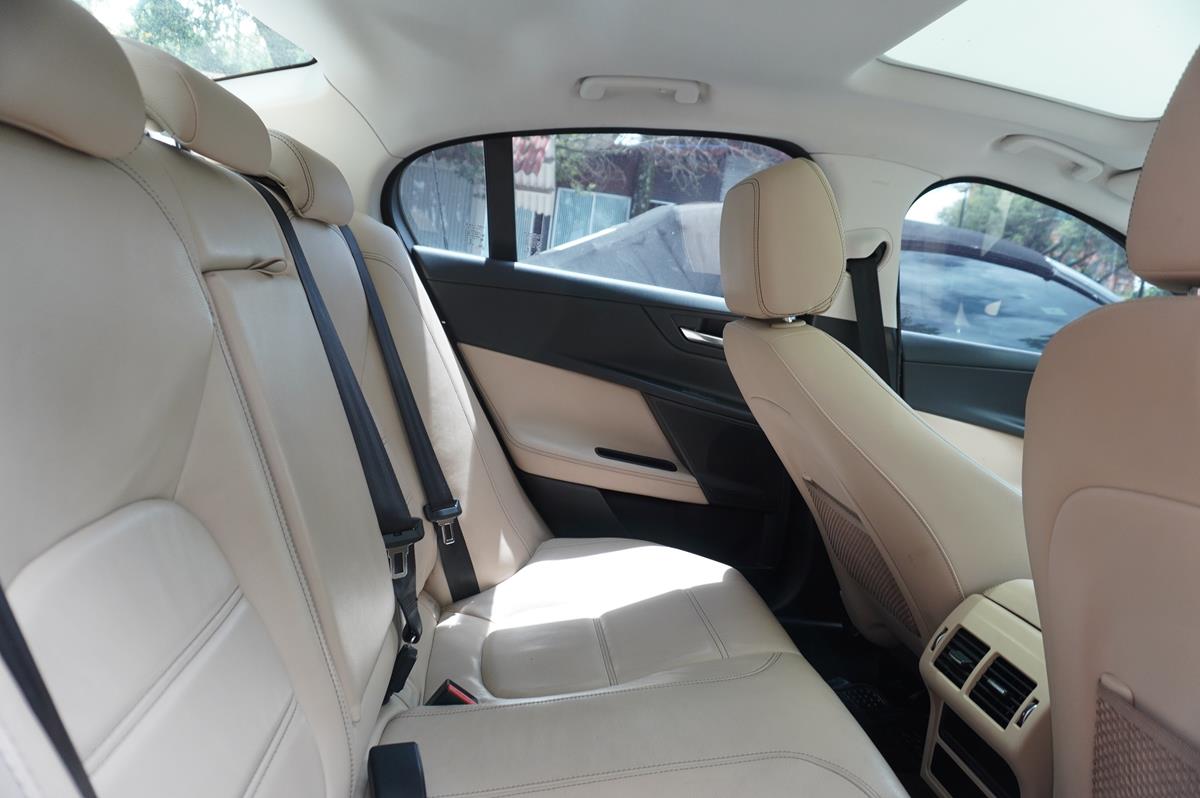 JAGUAR XE 2.0 L PRESTIGE 2017