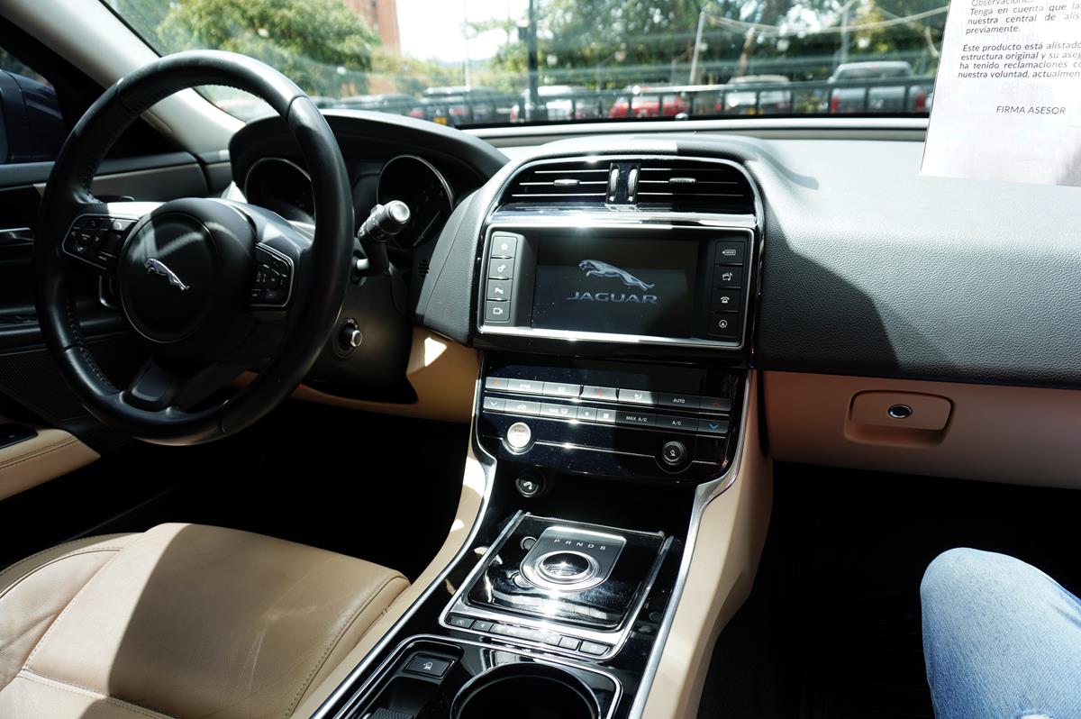JAGUAR XE 2.0 L PRESTIGE 2017