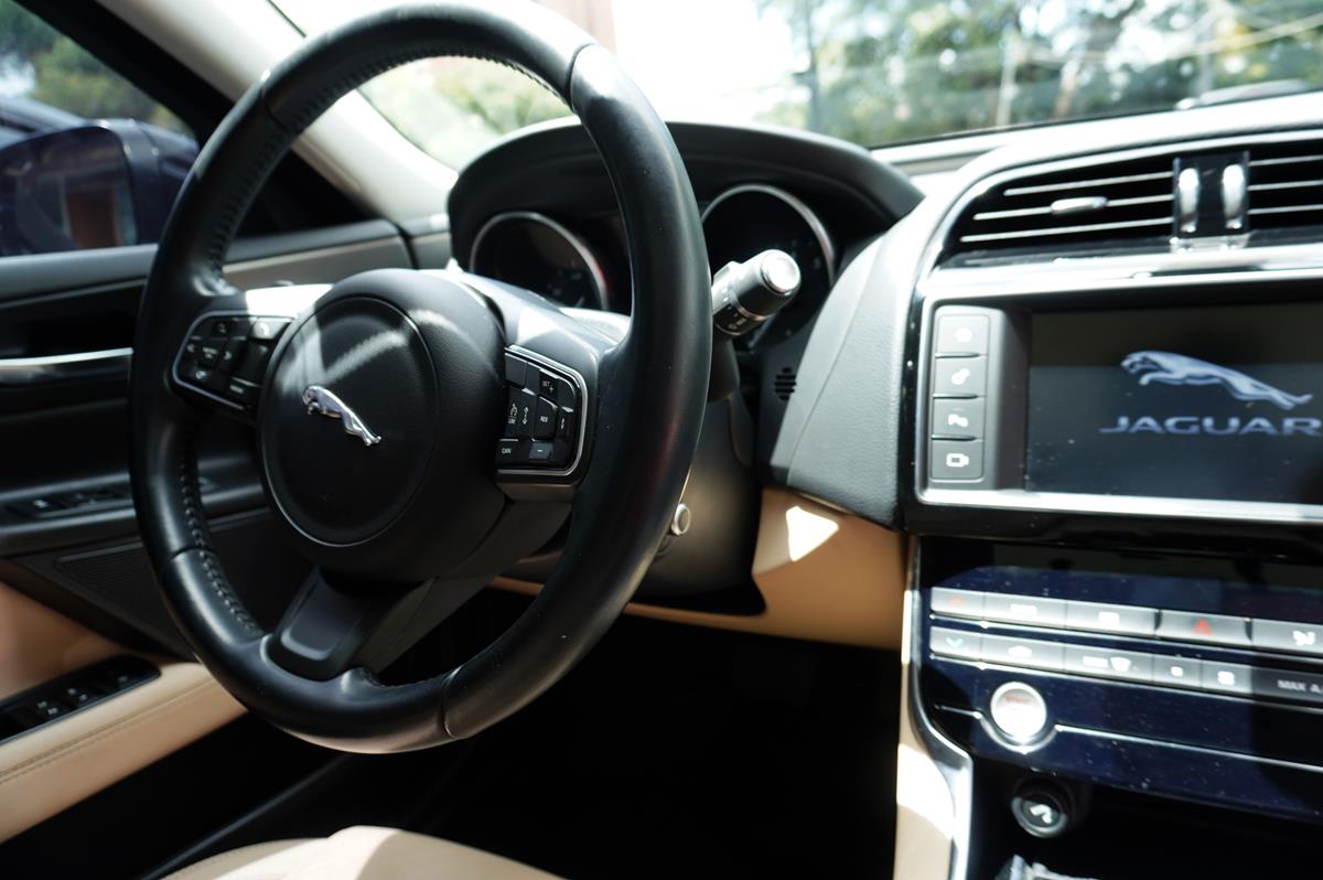 JAGUAR XE 2.0 L PRESTIGE 2017