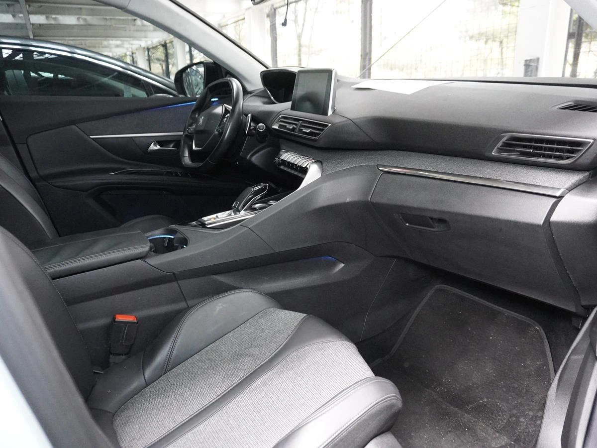 PEUGEOT 5008 2019
