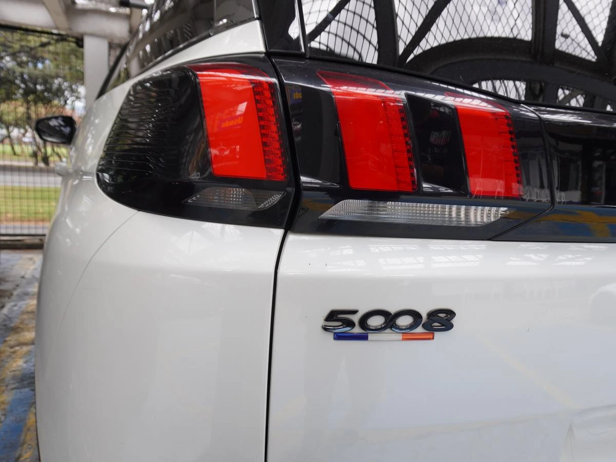 PEUGEOT 5008 2019