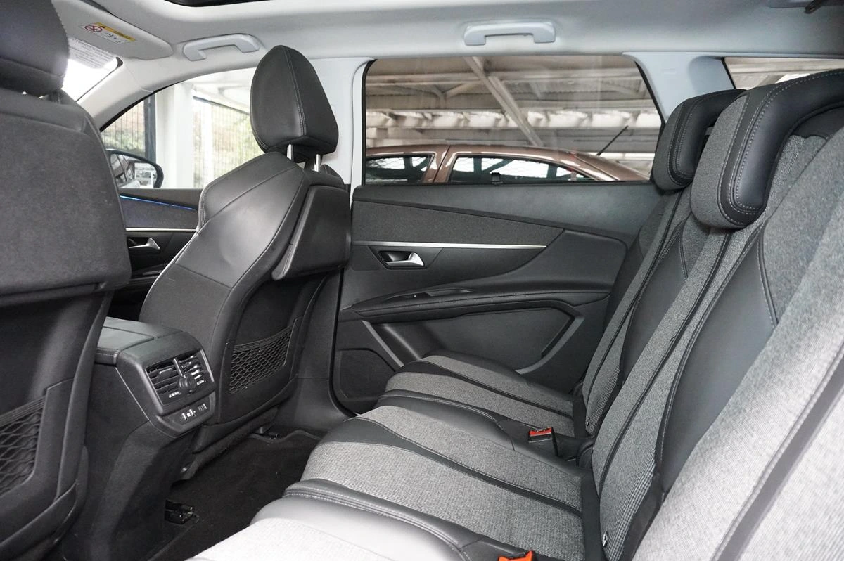 PEUGEOT 5008 2019
