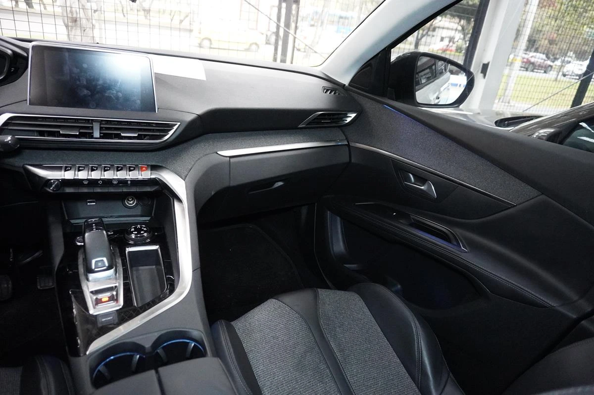PEUGEOT 5008 2019