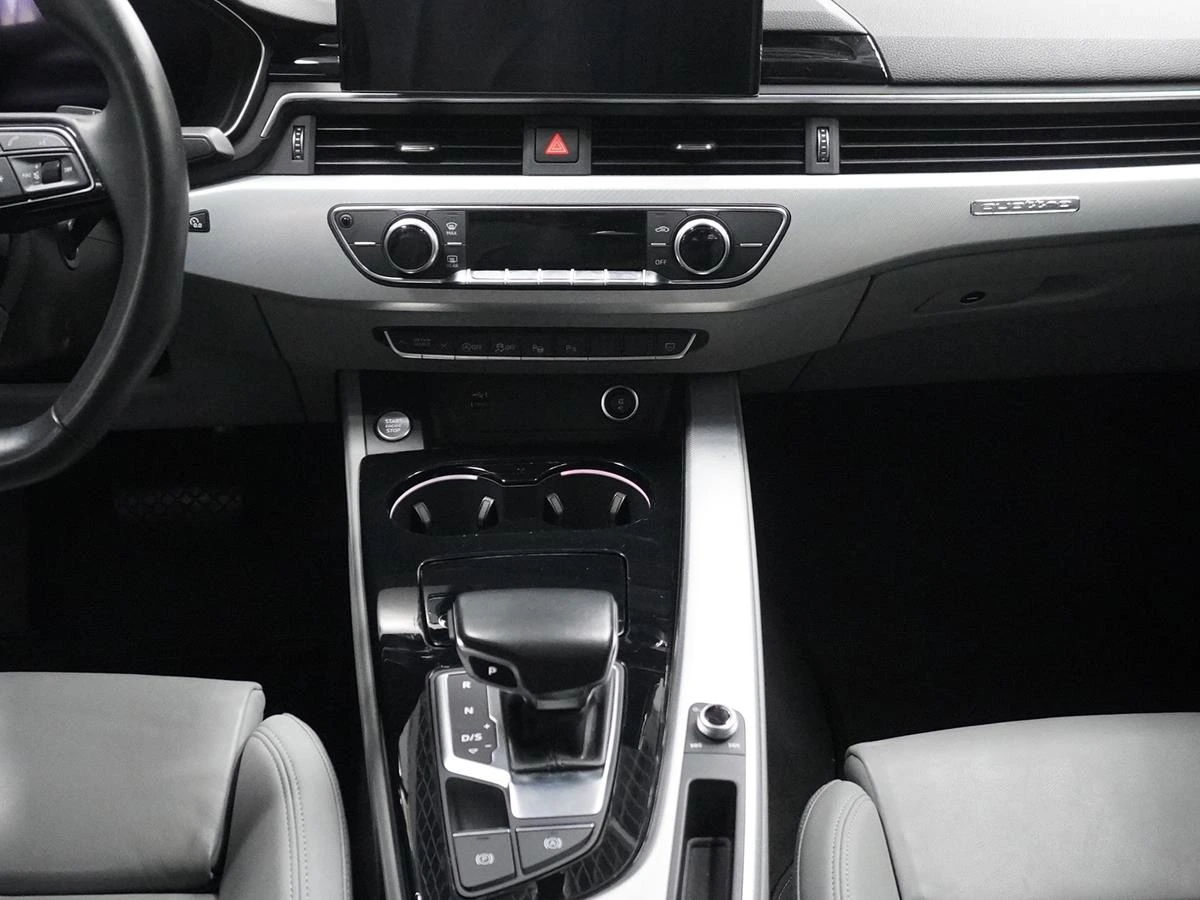 AUDI A4 2022