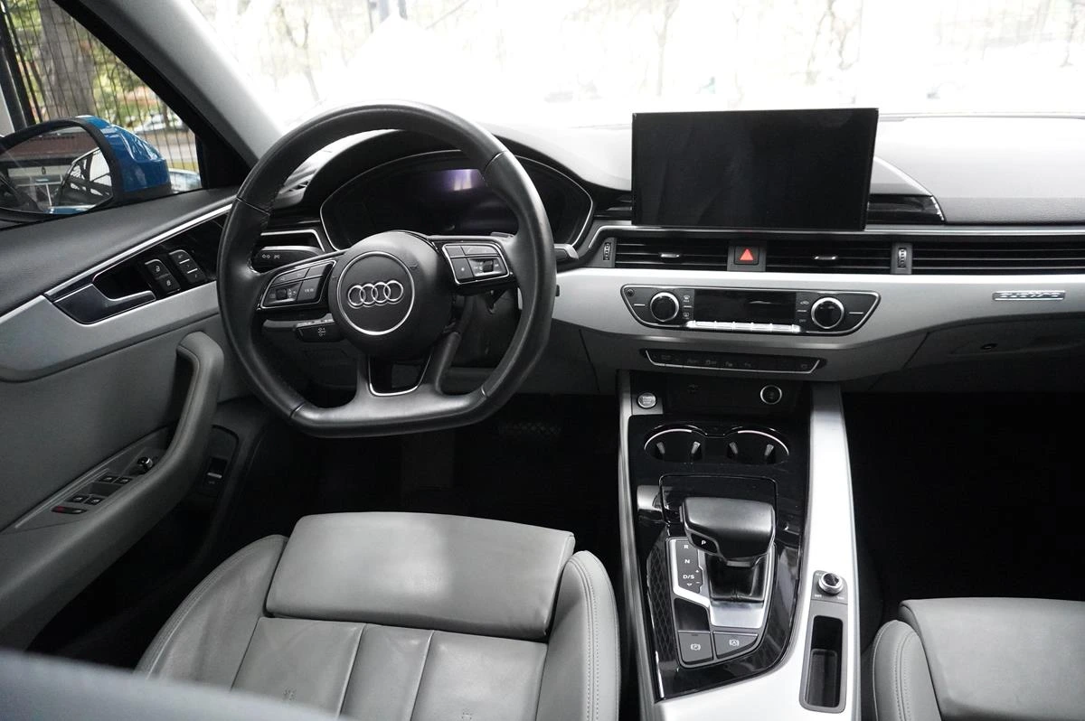 AUDI A4 2022