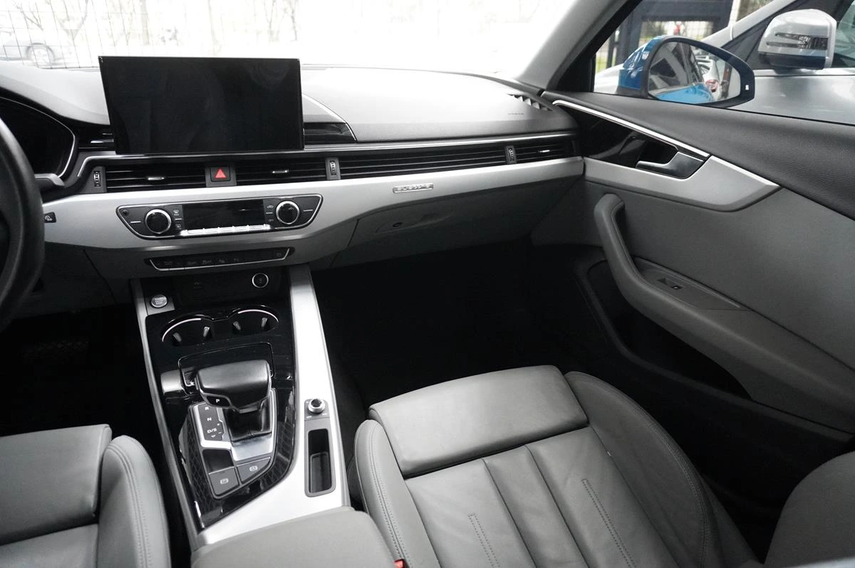 AUDI A4 2022