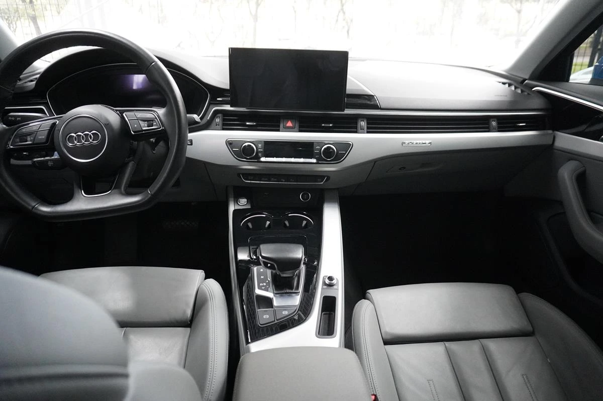AUDI A4 2022