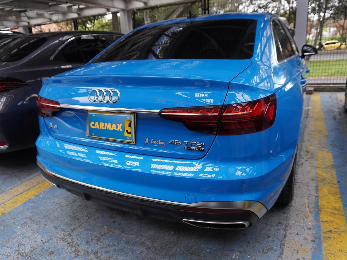 AUDI A4 2022