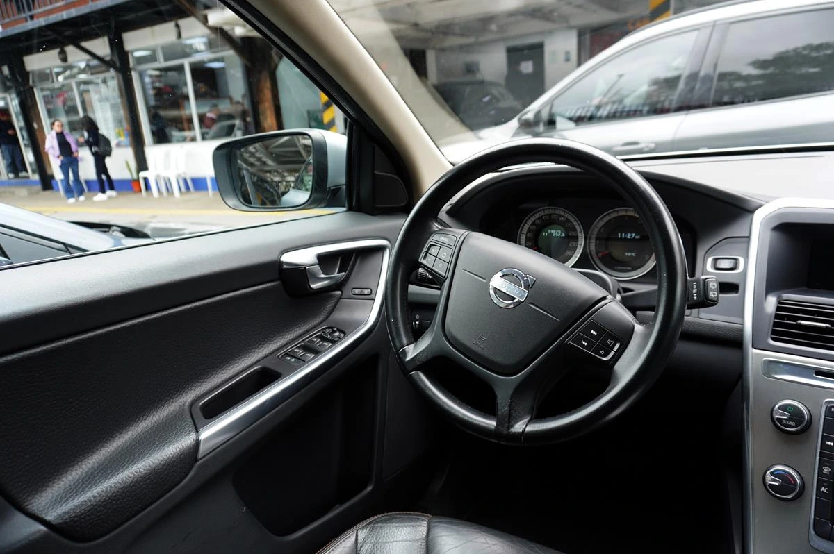 VOLVO XC60 2012