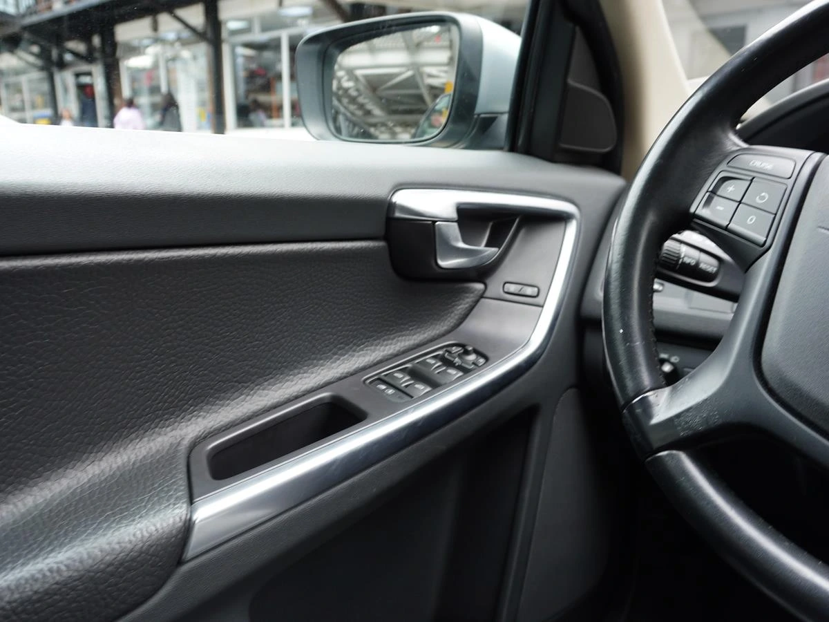 VOLVO XC60 2012