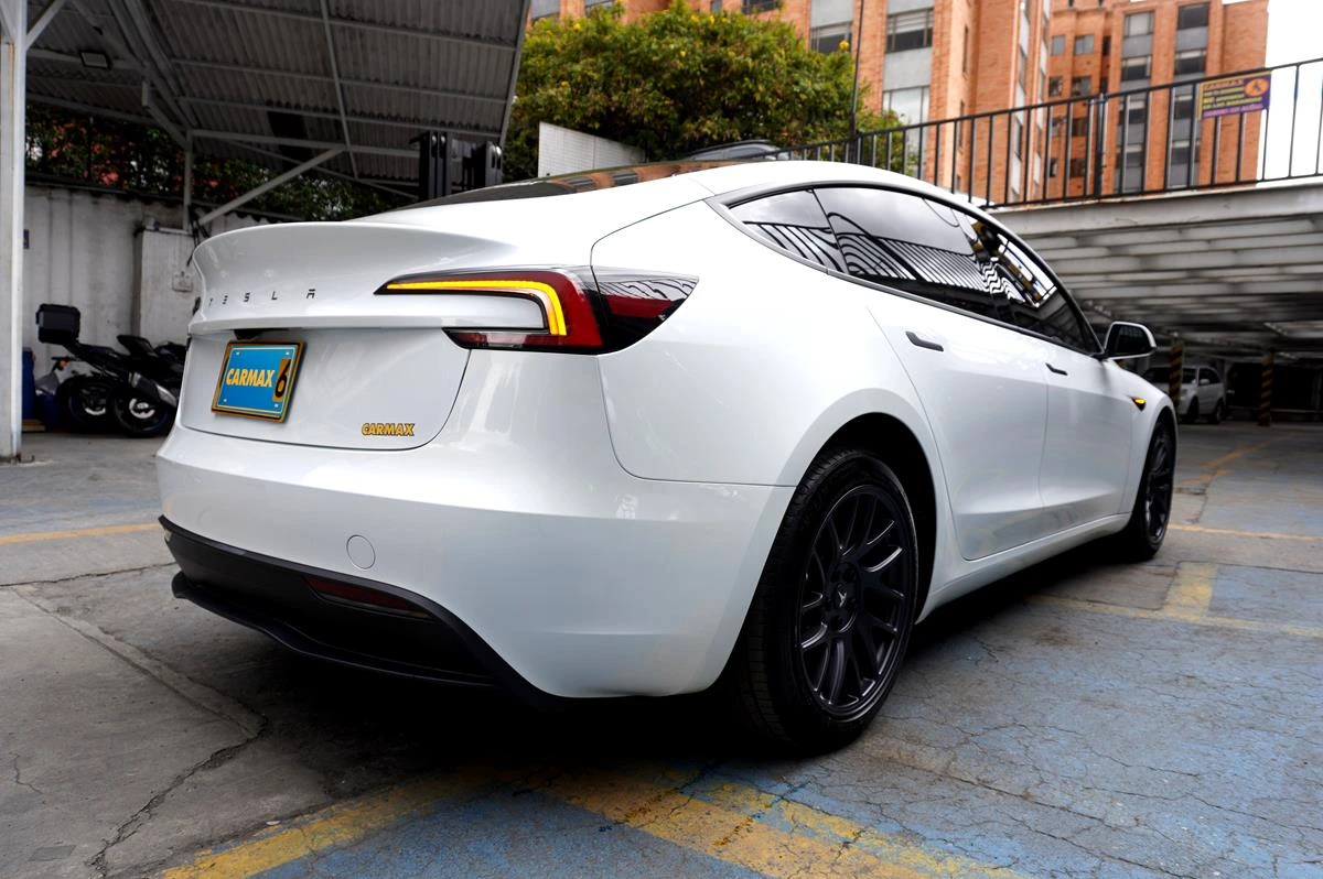 TESLA MODEL 3 2026