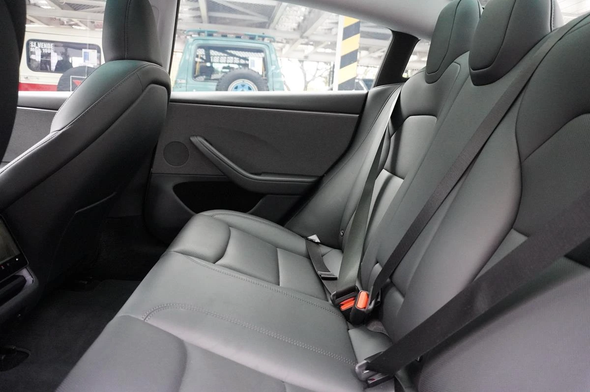 TESLA MODEL 3 2026