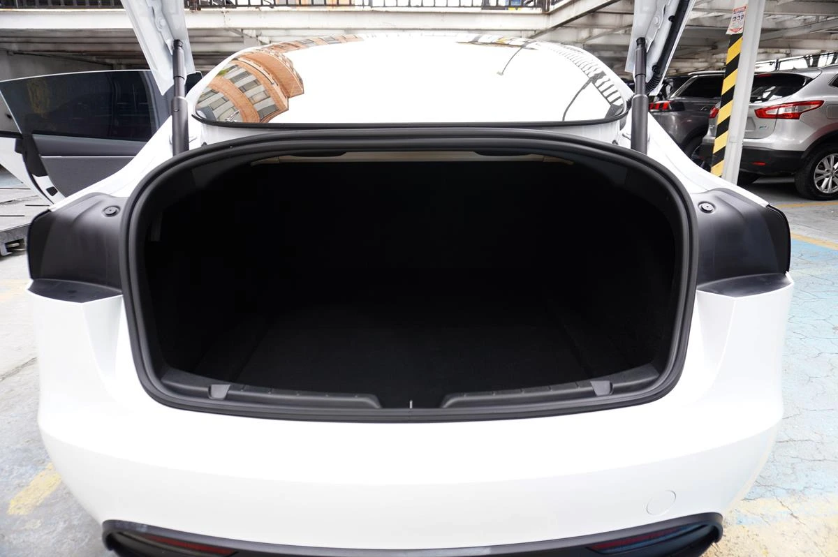 TESLA MODEL 3 2026