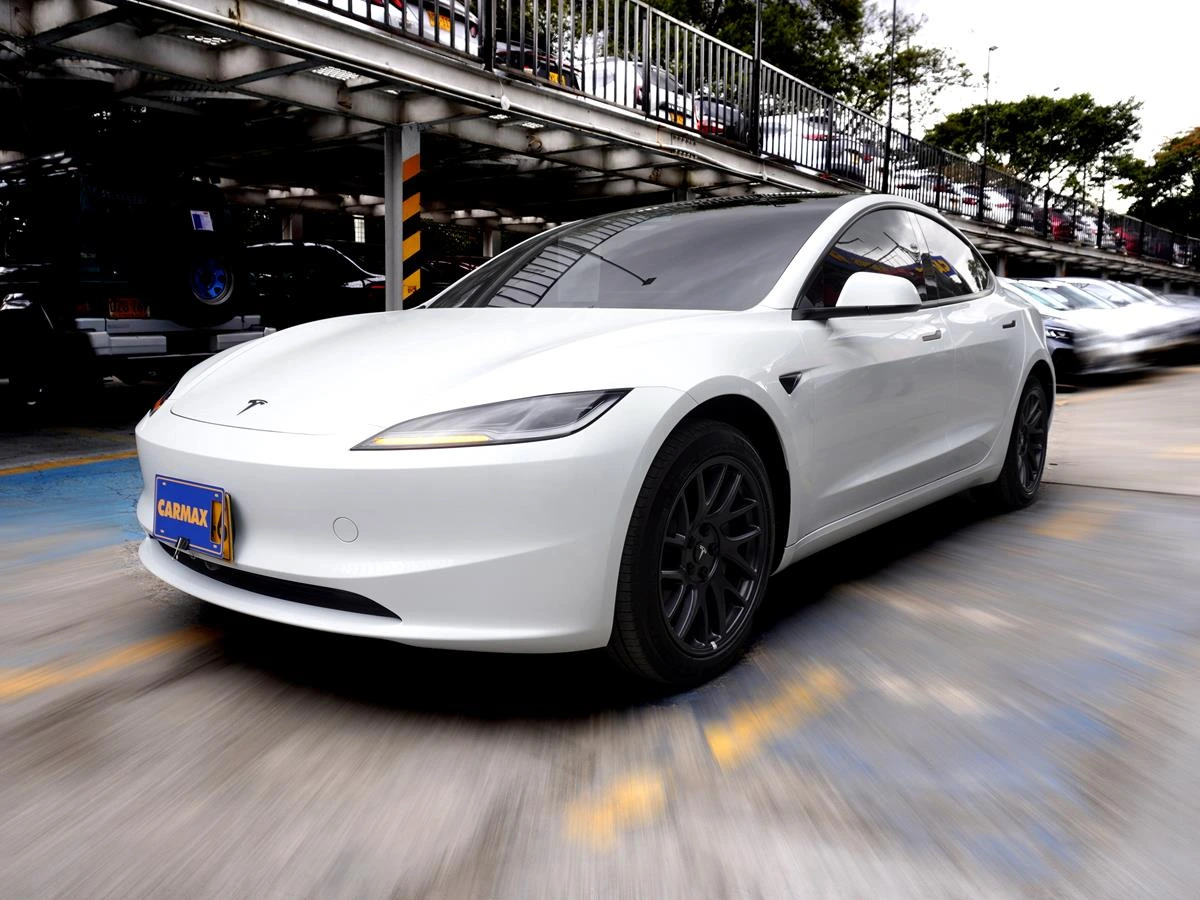 TESLA MODEL 3 2026