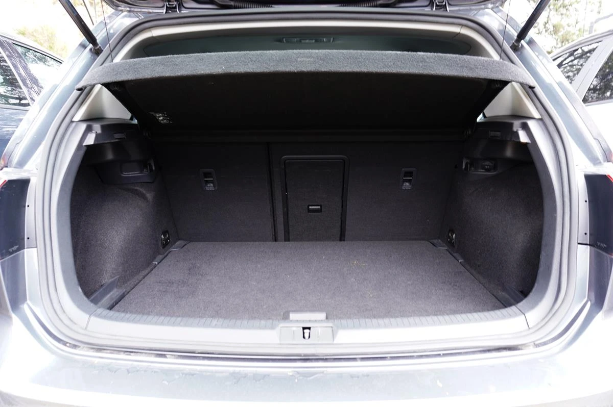 VOLKSWAGEN GOLF TRENDLINE 1600CC 2016