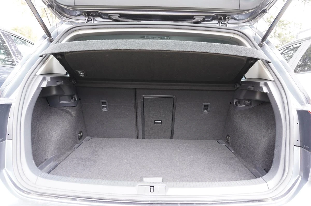 VOLKSWAGEN GOLF TRENDLINE 1600CC 2016