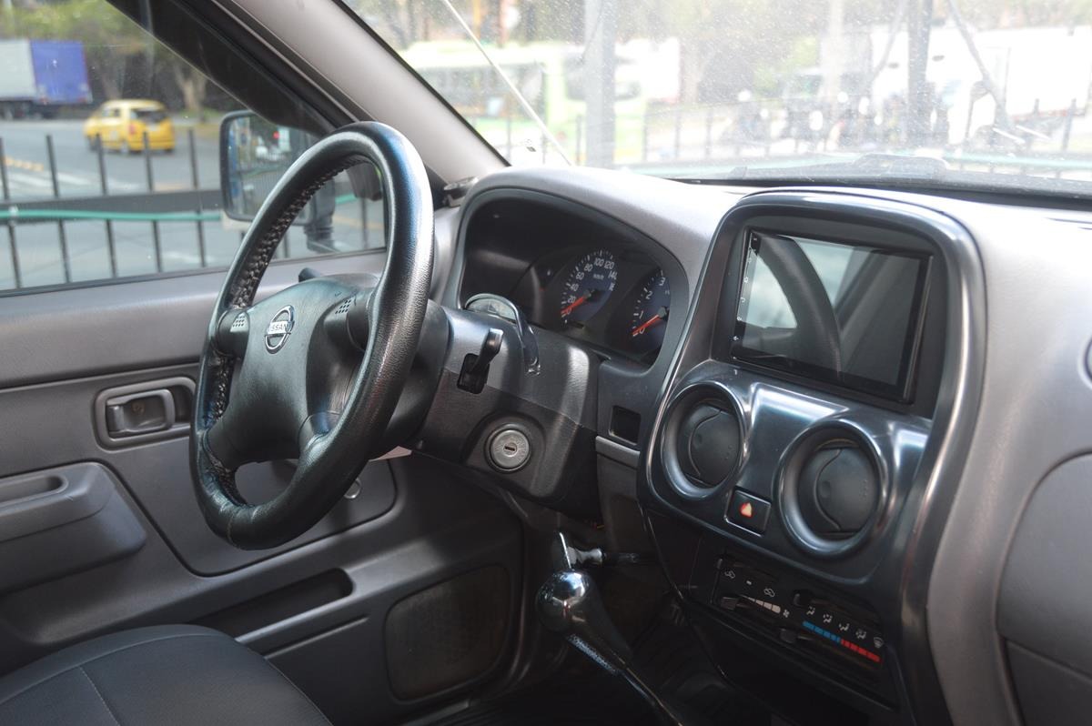 NISSAN NP300 FRONTIER 2.4L MT 4X2 2015