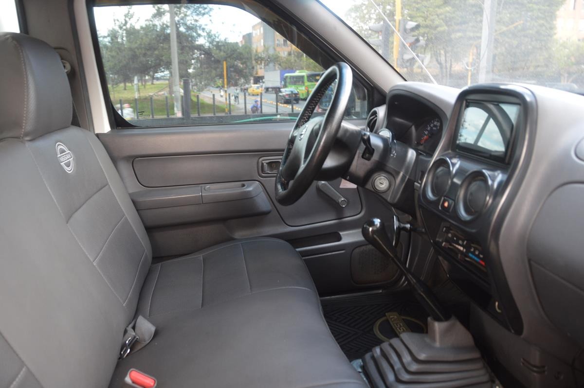 NISSAN NP300 FRONTIER 2.4L MT 4X2 2015