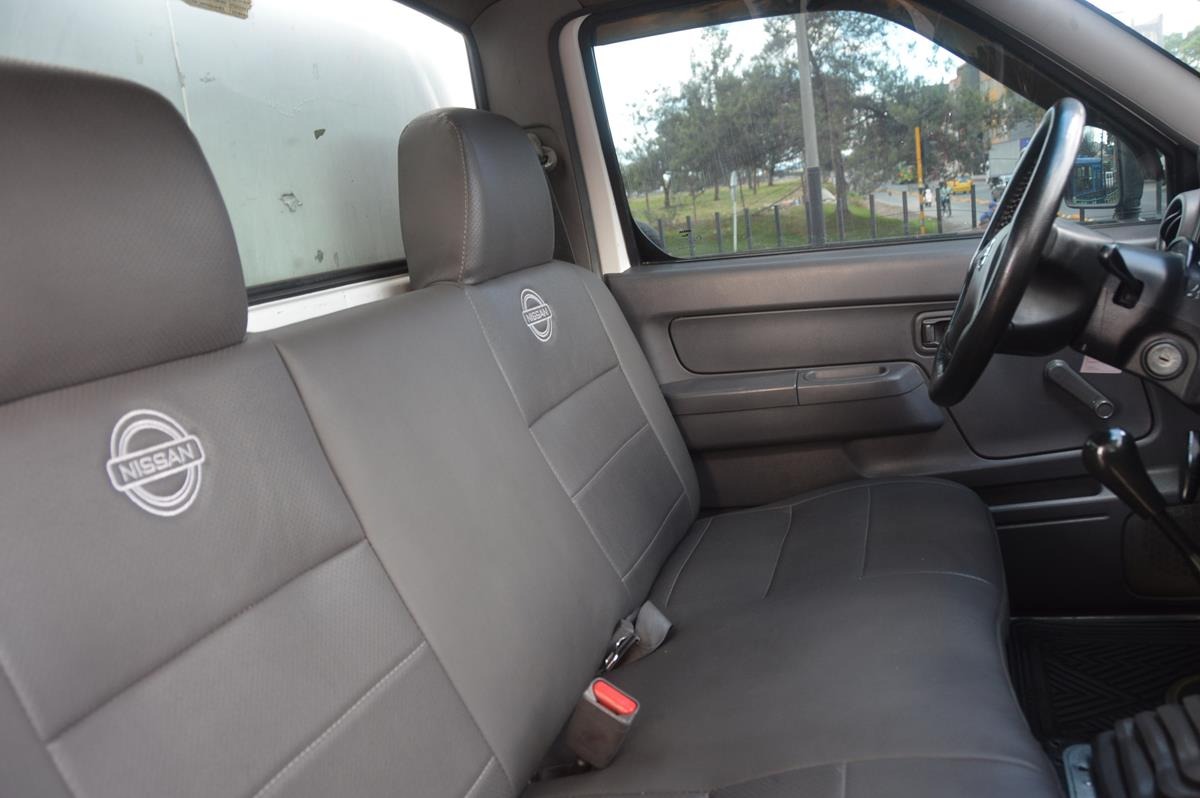 NISSAN NP300 FRONTIER 2.4L MT 4X2 2015