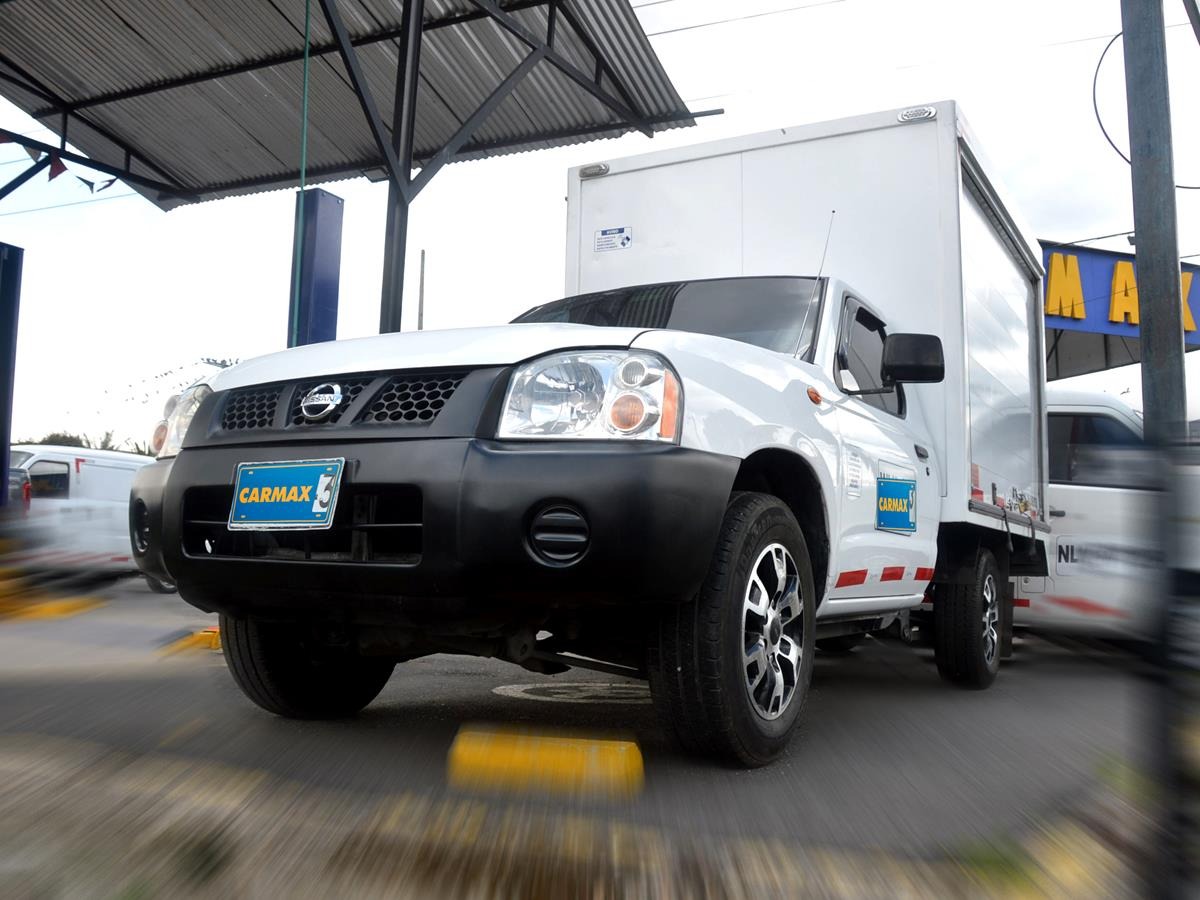 NISSAN NP300 FRONTIER 2.4L MT 4X2 2015