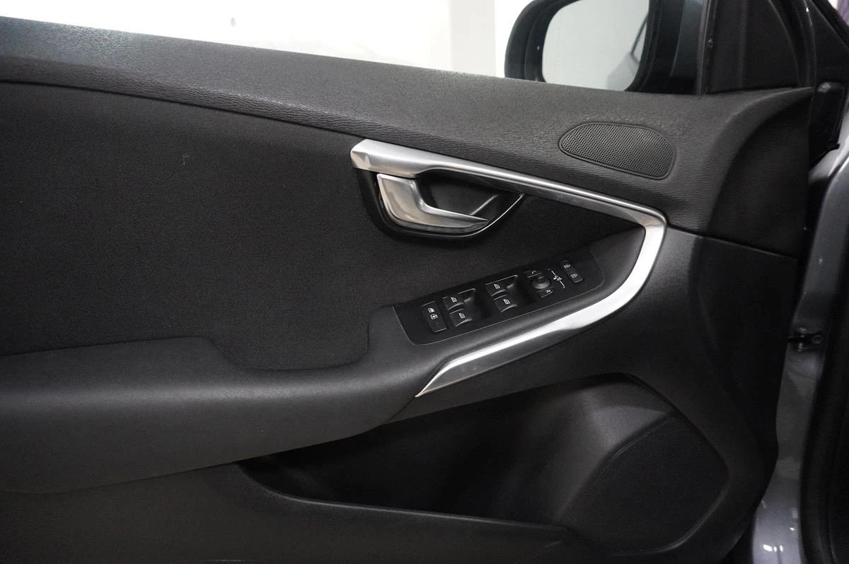 VOLVO V40 T3 DRIVE-E SPORT 2018