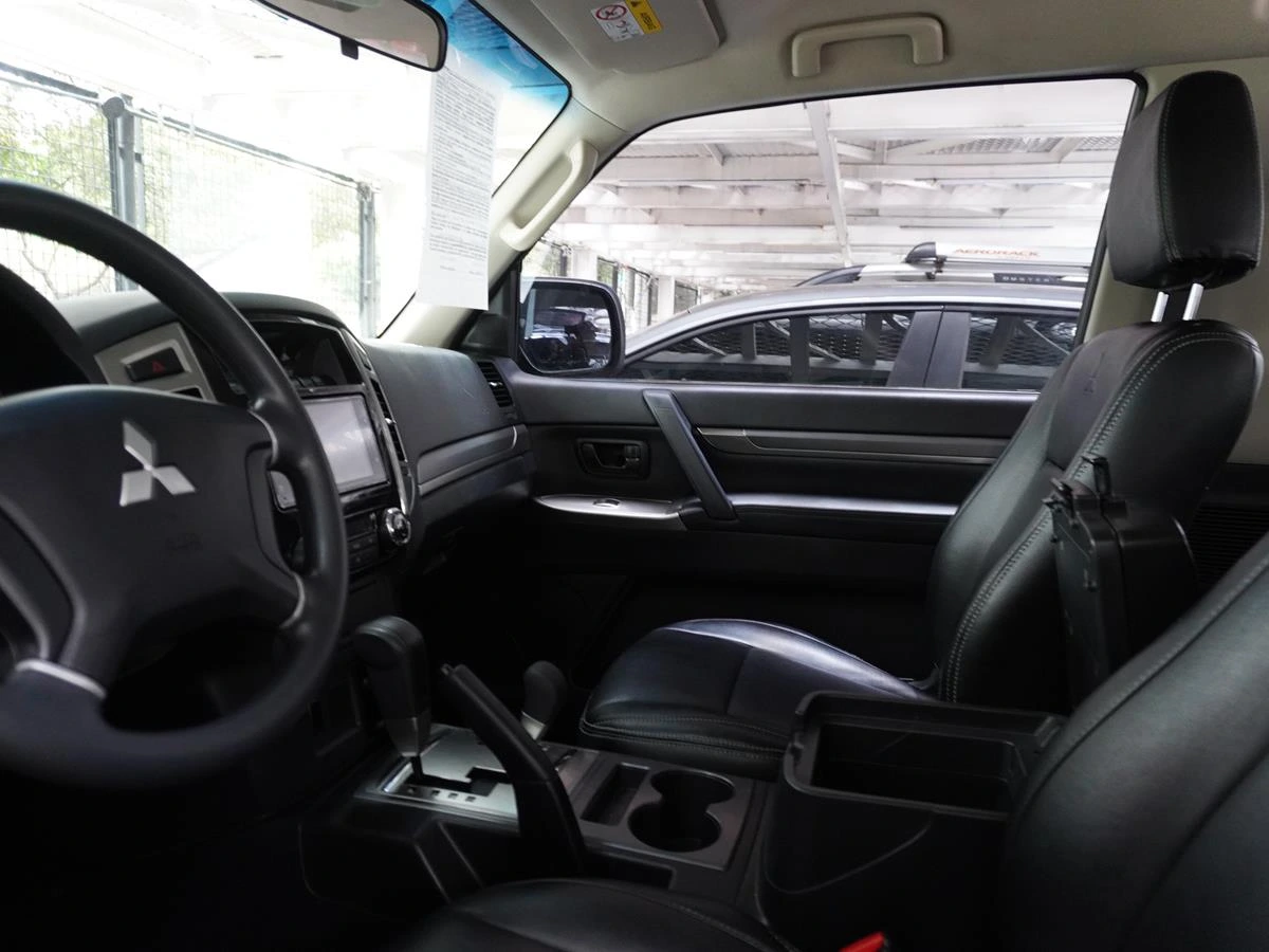 MITSUBISHI MONTERO HARD 2019