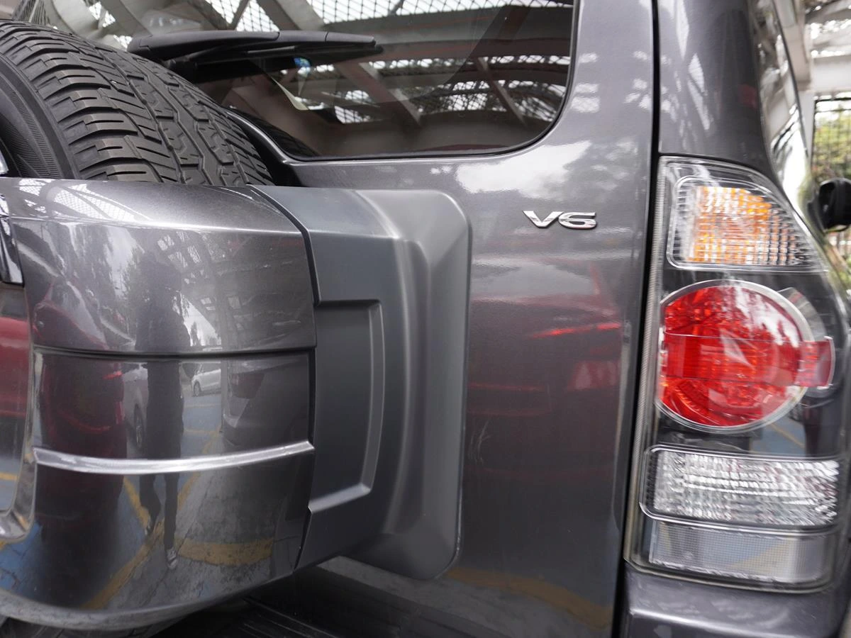 MITSUBISHI MONTERO HARD 2019