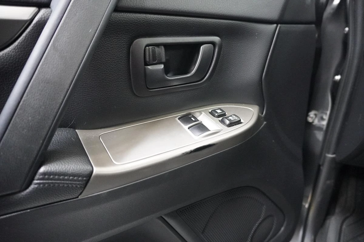 MITSUBISHI MONTERO HARD 2019