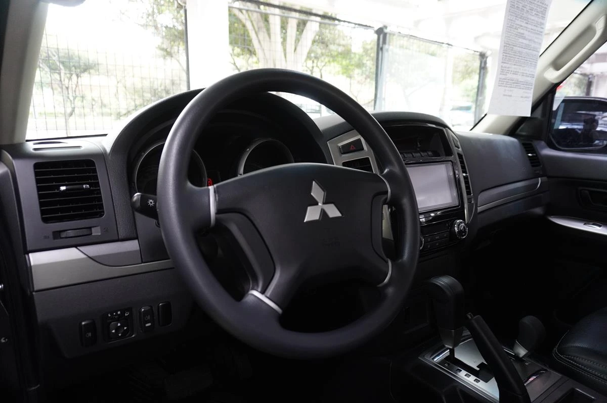 MITSUBISHI MONTERO HARD 2019
