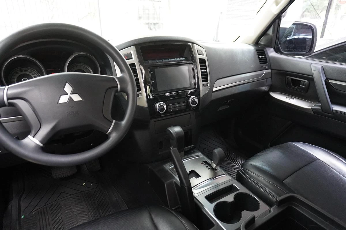 MITSUBISHI MONTERO HARD 2019