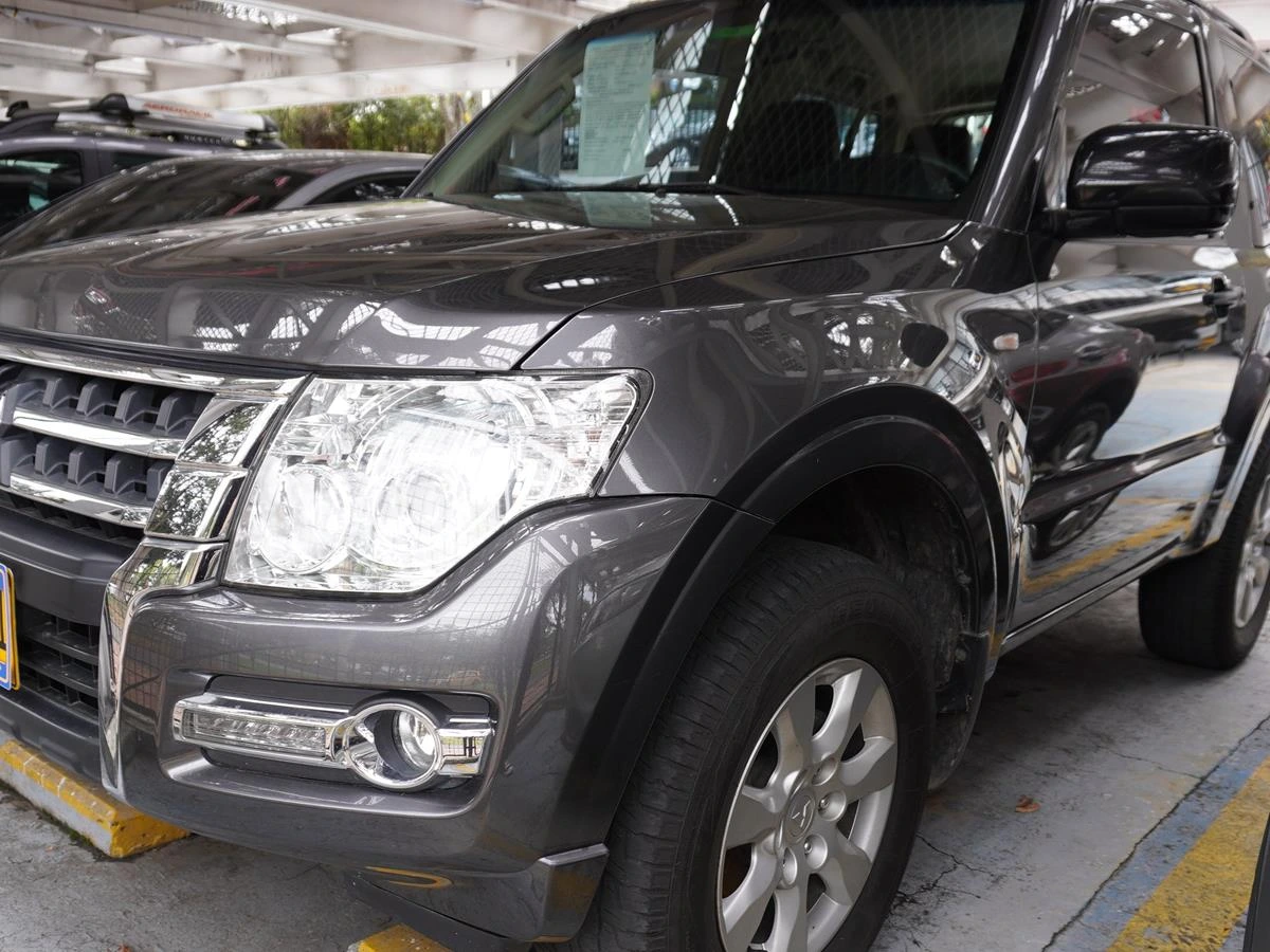 MITSUBISHI MONTERO HARD 2019