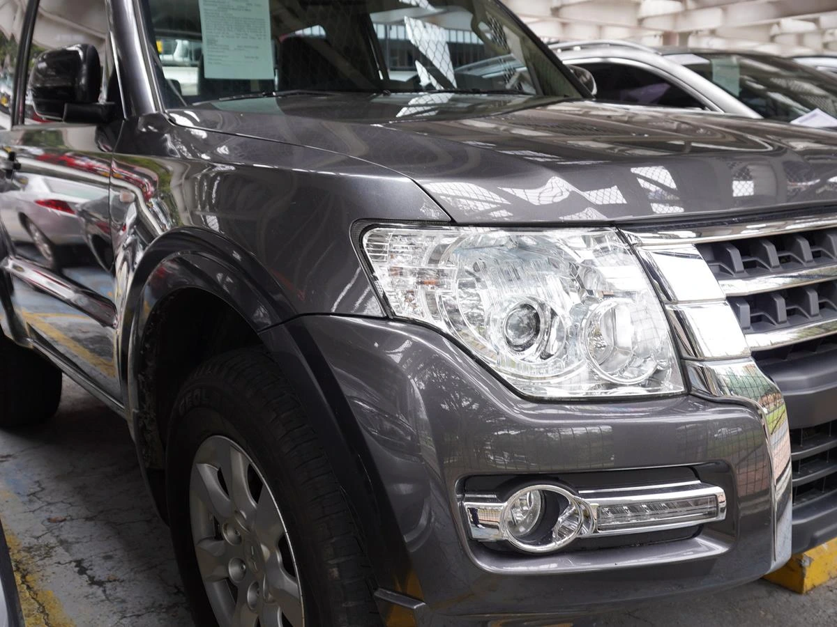 MITSUBISHI MONTERO HARD 2019