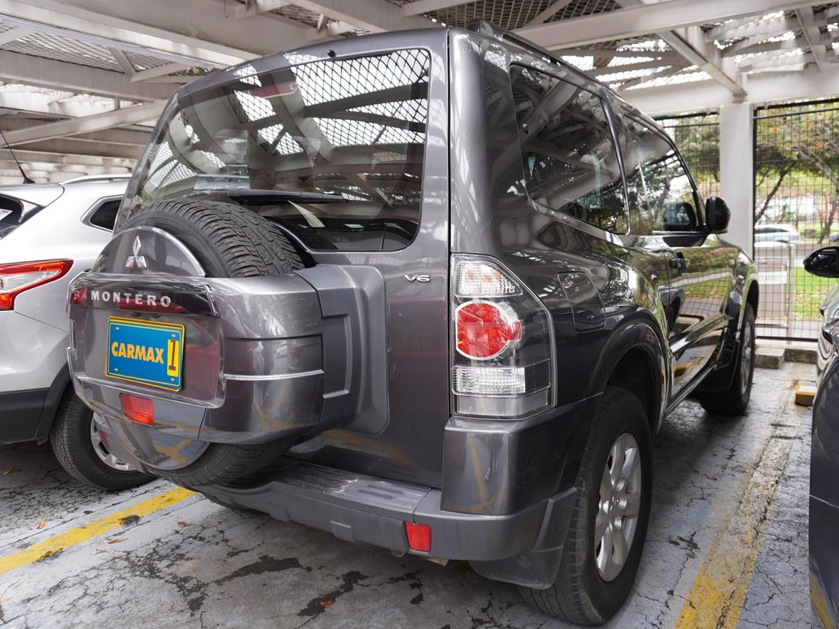 MITSUBISHI MONTERO HARD 2019