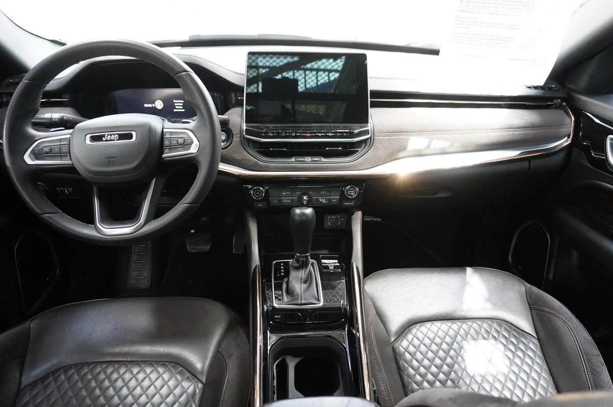 JEEP COMMANDER OVERLAND 1300CC 2023