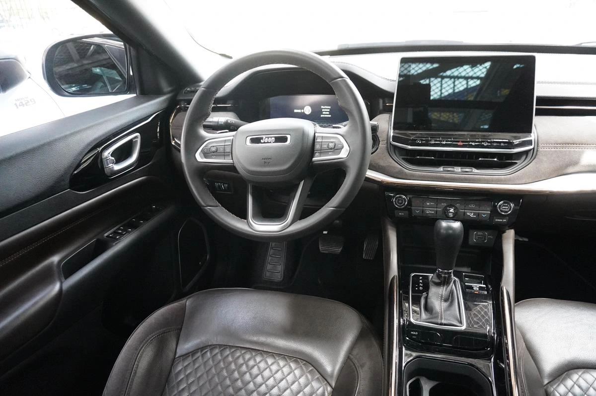 JEEP COMMANDER OVERLAND 1300CC 2023