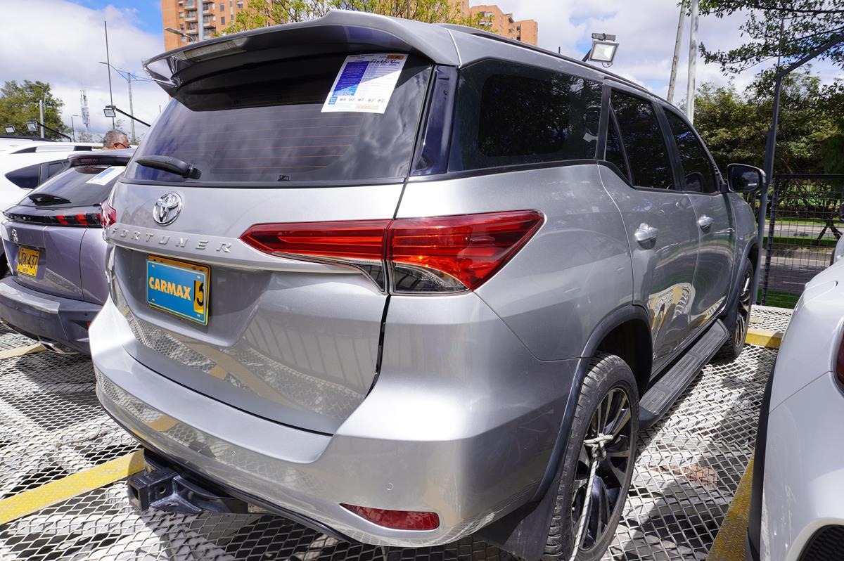 TOYOTA FORTUNER 2.8L SR 4X4 2022