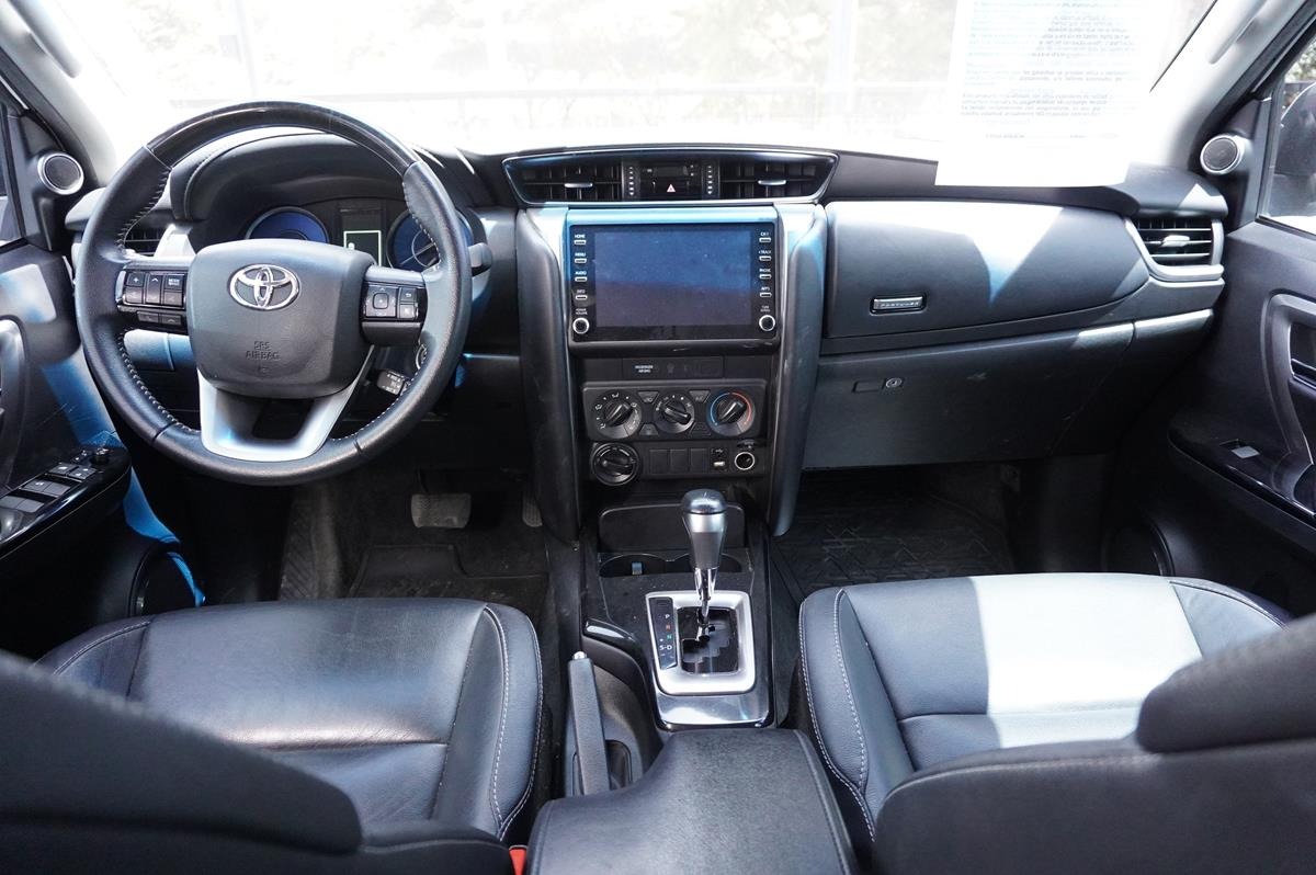 TOYOTA FORTUNER 2.8L SR 4X4 2022