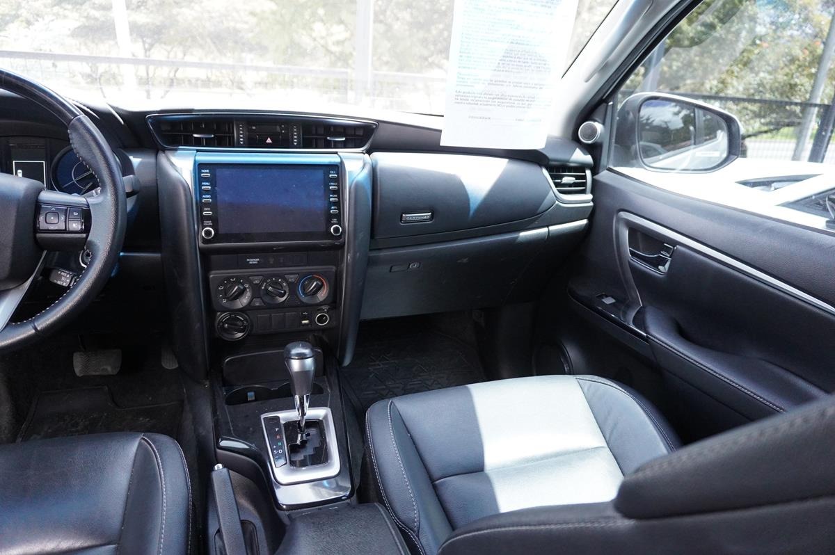 TOYOTA FORTUNER 2.8L SR 4X4 2022