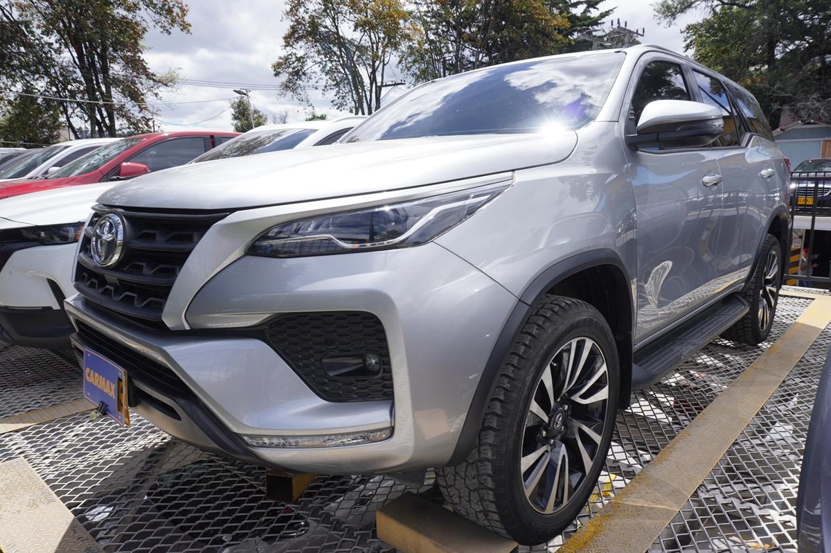 TOYOTA FORTUNER 2.8L SR 4X4 2022