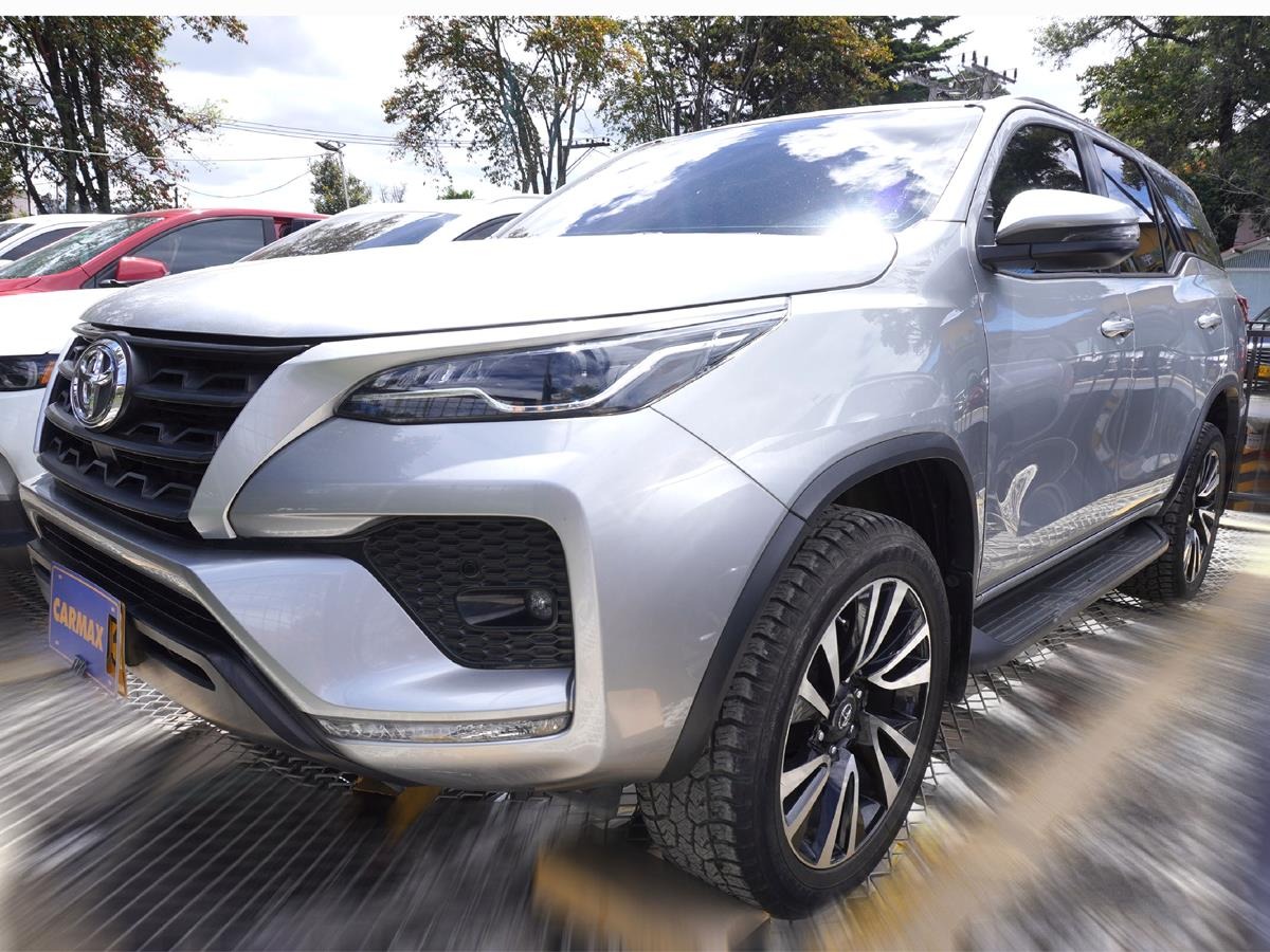 TOYOTA FORTUNER 2.8L SR 4X4 2022